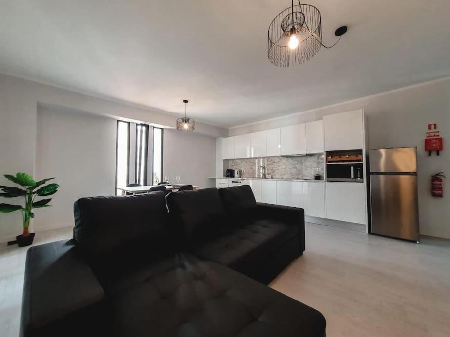 City Hall Apartment With Free Parking ฟุงชาล ภายนอก รูปภาพ