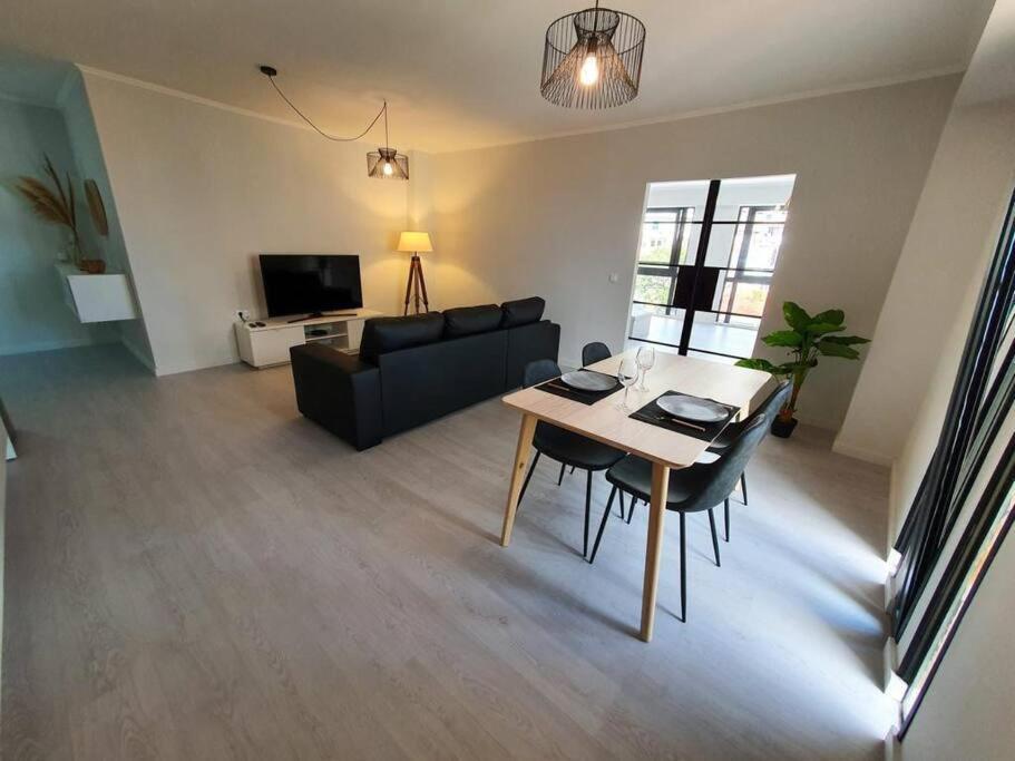 City Hall Apartment With Free Parking ฟุงชาล ภายนอก รูปภาพ