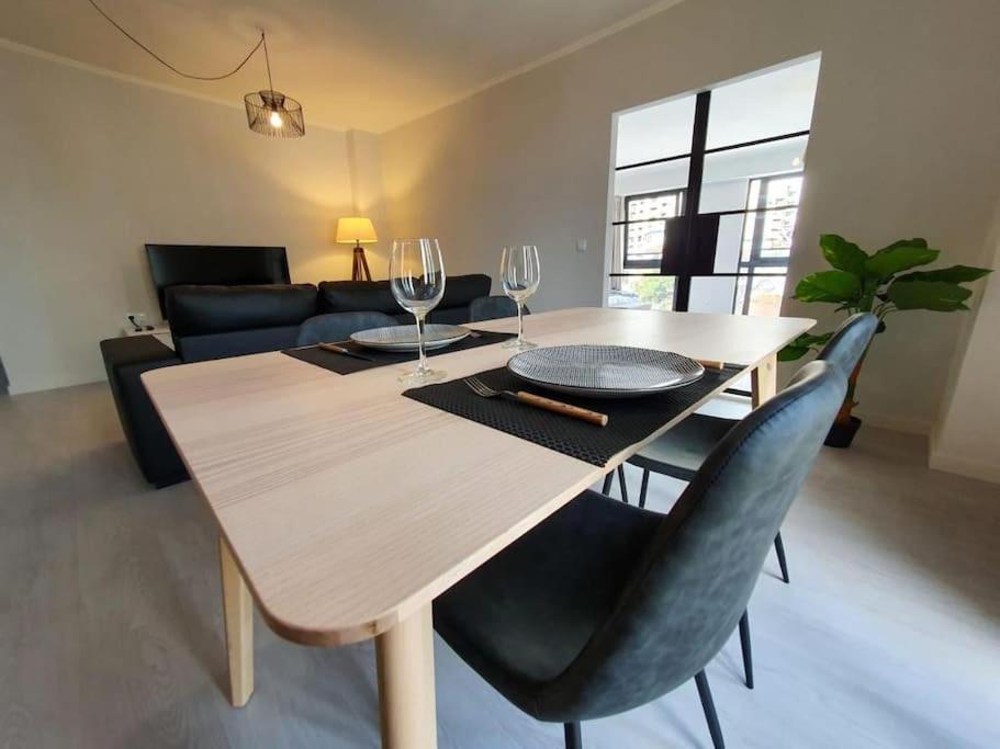 City Hall Apartment With Free Parking ฟุงชาล ภายนอก รูปภาพ