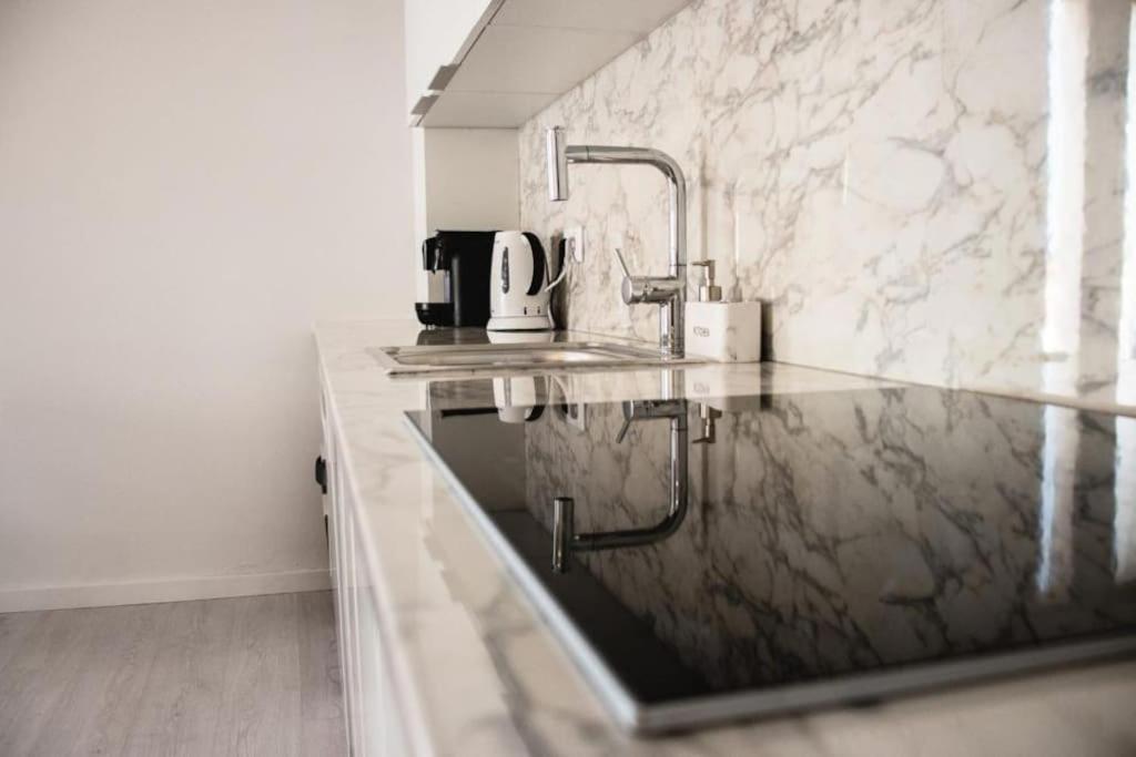 City Hall Apartment With Free Parking ฟุงชาล ภายนอก รูปภาพ